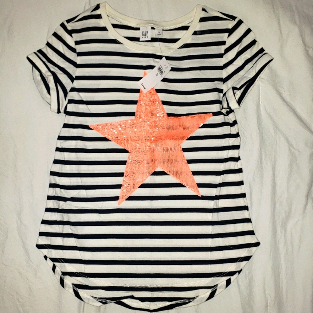2 GAP shirts